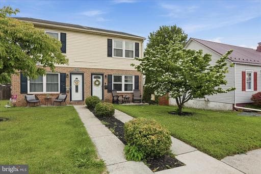 917 OAK STREET - Photo 1