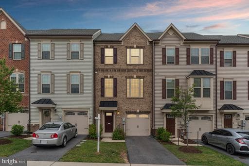 7911 N GLADDEN FARM WAY - Photo 1