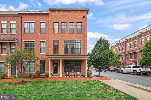 400 IRONSIDES SQUARE - Photo 1