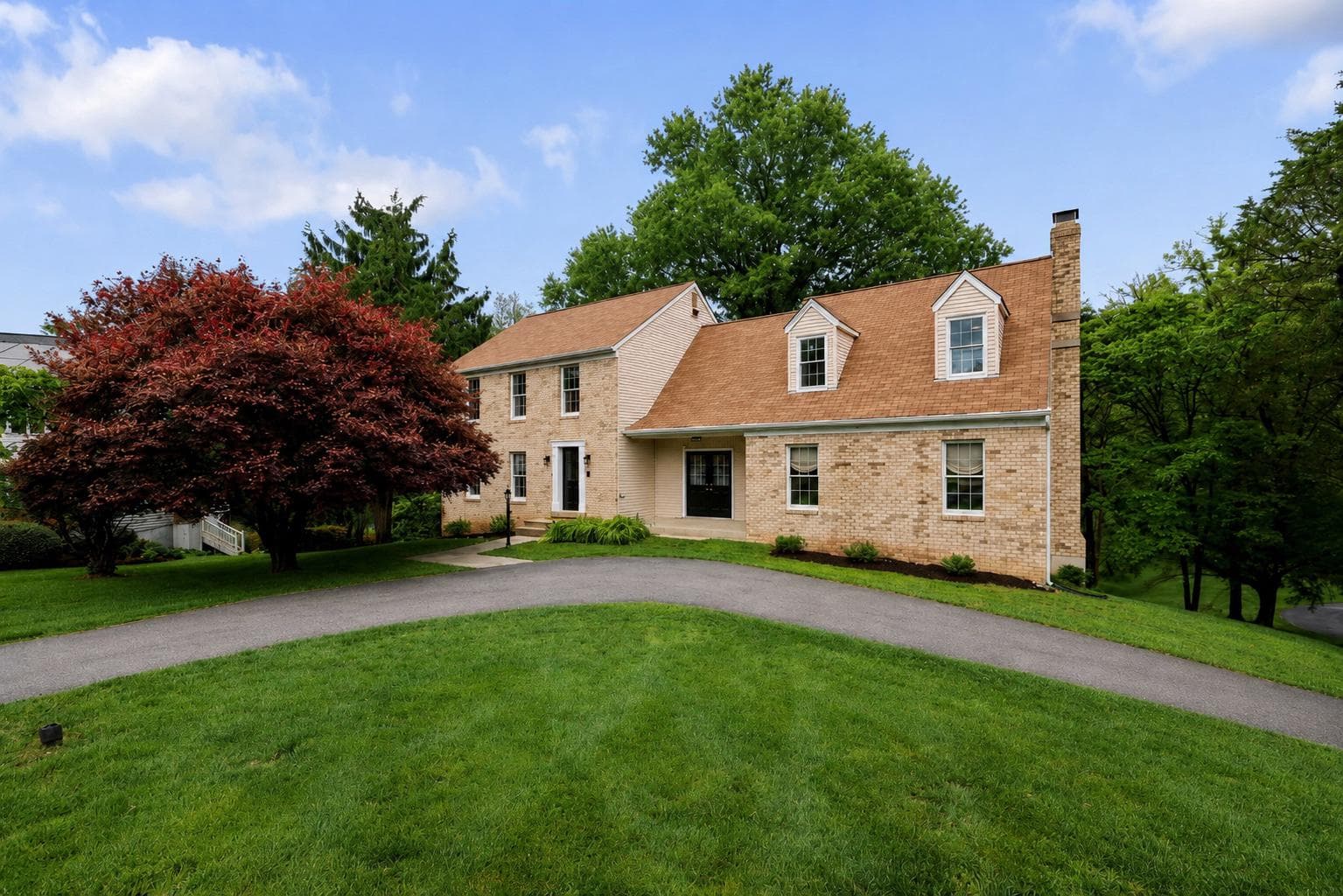 9718 Locust Hill Dr, Great Falls, VA 22066-2017, United States - Photo 1