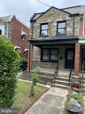 928 PERRY PLACE - Photo 1