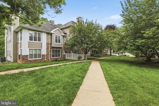 604 SQUIRE LANE 604-G - Photo 1
