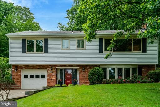 105 POPLAR DRIVE - Photo 1