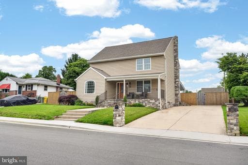 620 DOUGLAS STREET - Photo 1