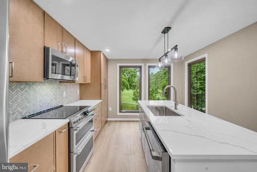 1806 N SHORE COURT - Photo 1