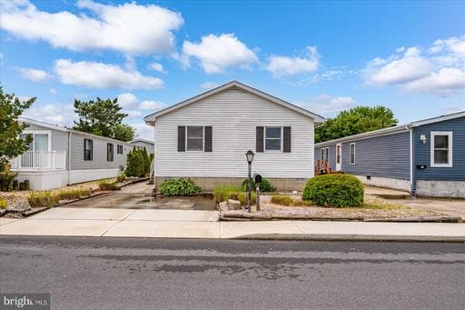 709 GULF STREAM DRIVE - Photo 1