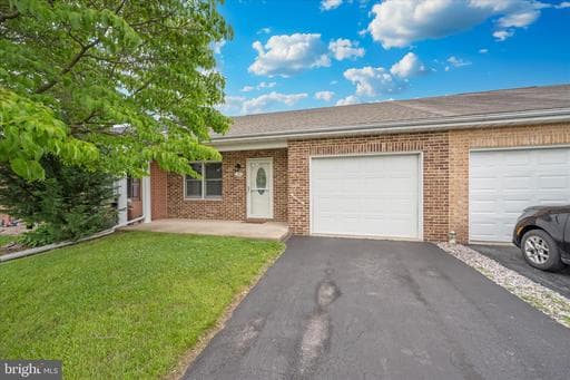129 SUNFLOWER DRIVE - Photo 1