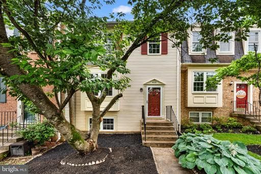 405 AMBERFIELD LANE - Photo 1