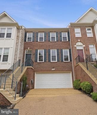 2706 Pembsly Dr, Vienna, VA 22181-6120, United States - Photo 1