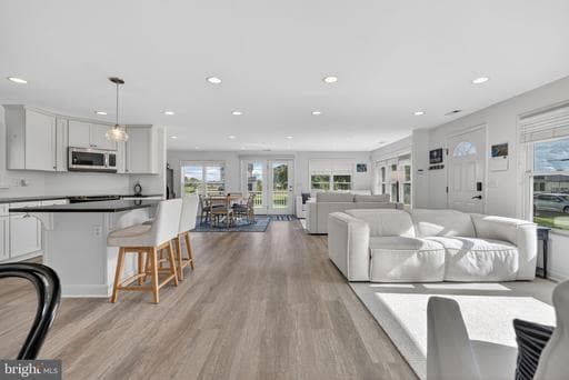 713 BAY DRIVE - Photo 1