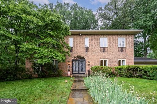 1502 HIGHWOOD DRIVE - Photo 1