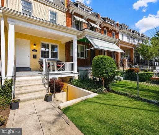 441 DELAFIELD PLACE - Photo 1