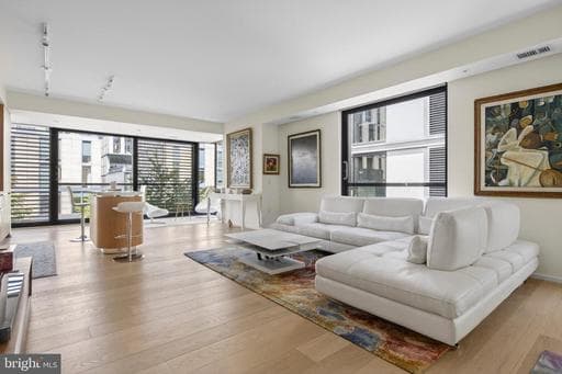 925 H STREET 405 - Photo 1