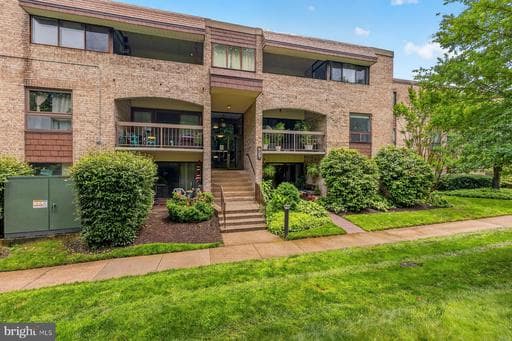 429 Christopher Ave, Gaithersburg, MD 20879-3542, United States - Photo 1