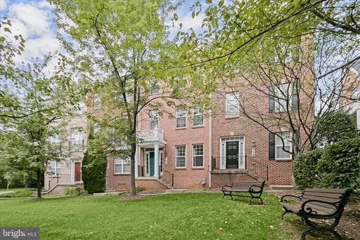 563 PELICAN AVENUE