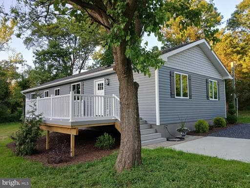 190 LISA LN - Photo 1