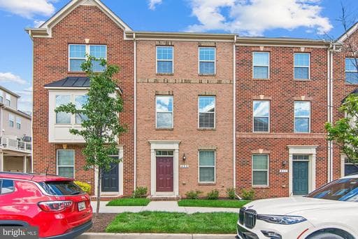 909 S MACON STREET - Photo 1
