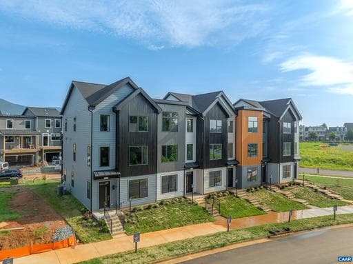 18B WARDELL CREST,CHARLOTTESVILLE,VA,22902,ALBEMARLE