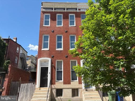 1422 W LOMBARD STREET - Photo 1