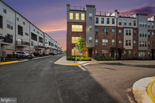 2430 Silver Line Aly, Herndon, VA 20171-6499, United States - Photo 1
