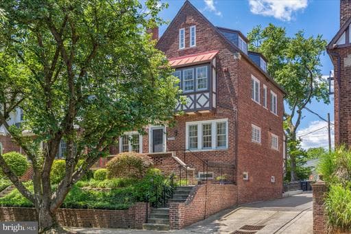 1706 SURREY LANE