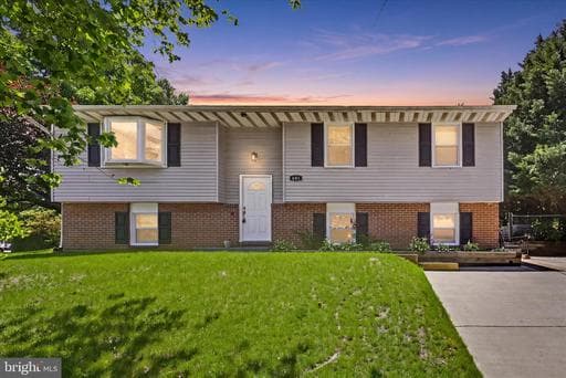 401 GROVE RIDGE COURT - Photo 1