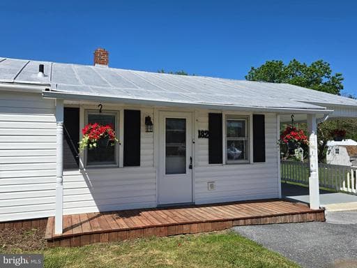 182 Shenandoah St, Mt Jackson, VA 22842-9723, United States - Photo 1