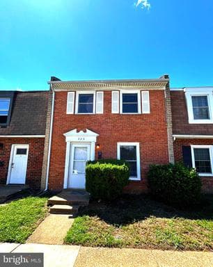 220 Ivanhoe Ct, Fredericksburg, VA 22401-2714, United States - Photo 1