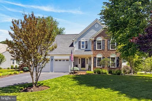 6463 Woodmere Pl, Centreville, VA 20120-3933, United States - Photo 1