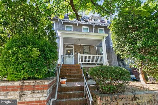 764 QUEBEC PLACE - Photo 1