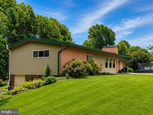 110 COMER STREET - Photo 1
