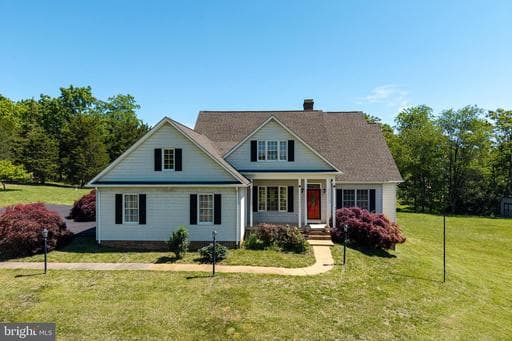 128 Fairview Cir, Woodstock, VA 22664-3024, United States - Photo 1