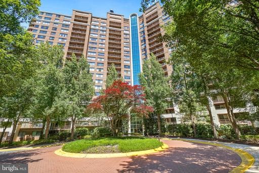 10101 GROSVENOR PLACE 1804 - Photo 1
