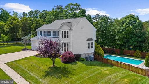 3216 HOLLY KNOLL COURT