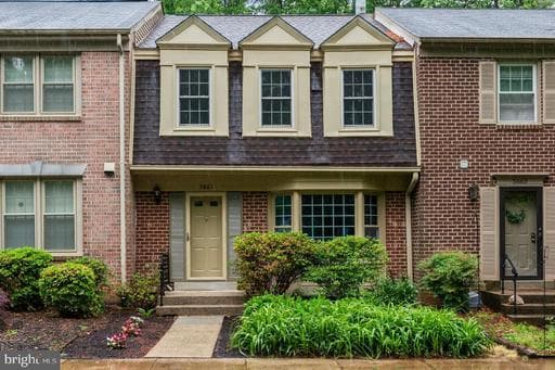 5661 CHELMSFORD COURT - Photo 1