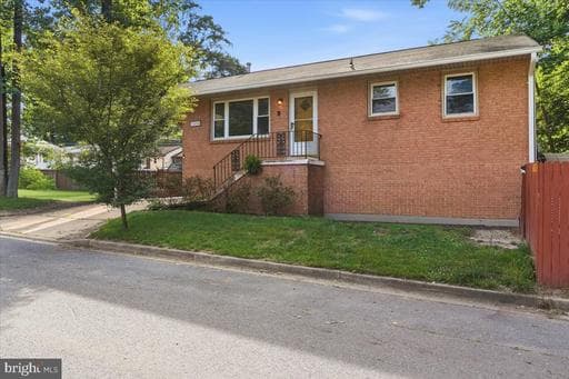11410 CAROLINE AVENUE - Photo 1