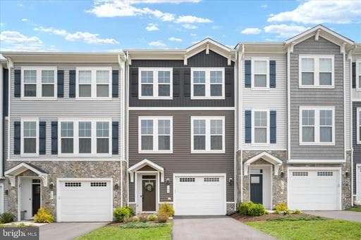 107 WAKE ROBIN CT - Photo 1
