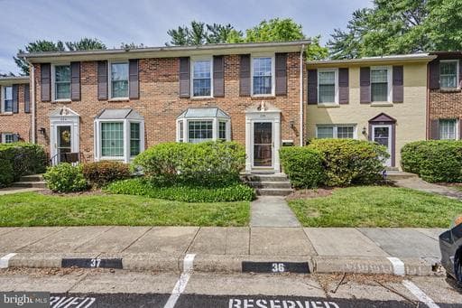 226 COMMONS DRIVE - Photo 1