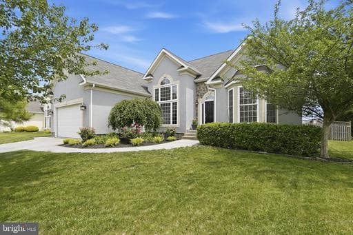 140 CAHILLE DRIVE - Photo 1