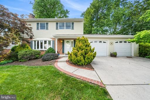 8522 Fairburn Dr, Springfield, VA 22152-3224, United States - Photo 1
