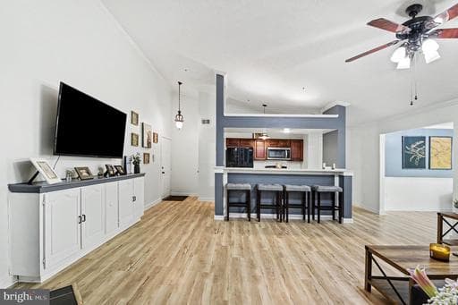 1004 MARKHAM COURT - Photo 1