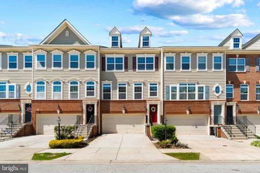 722 Hidden Oak Ln, Glen Burnie, MD 21060-8382, United States - Photo 1