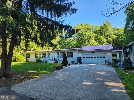 195 MEADOW DRIVE - Photo 1