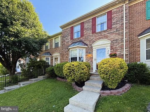 324 SUNRAY COURT - Photo 1