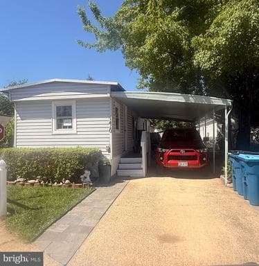 7410 MOSS LN - Photo 1