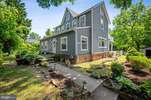 3200 GLENDALE AVENUE - Photo 1