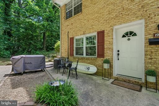 19 HERITAGE COURT - Photo 1