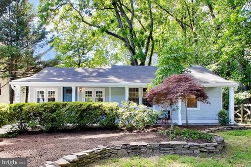 302 MANNAKEE STREET - Photo 1