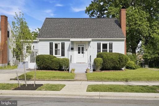528 Battle Ave, Winchester, VA 22601-5627, United States - Photo 1