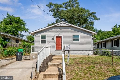 819 CLOVIS AVENUE - Photo 1